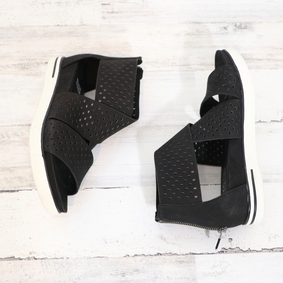 Eileen Fisher Black Sandals - Picture 3 of 7